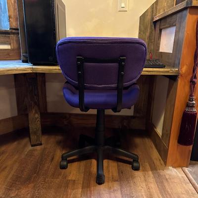 GAMING COMPUTER W/WIN 10, GAMING CHAIR, GEAR HEAD SPEAKERS, MOUSE AND KEYBOARD