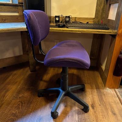 GAMING COMPUTER W/WIN 10, GAMING CHAIR, GEAR HEAD SPEAKERS, MOUSE AND KEYBOARD