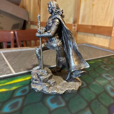 MEDIVH WARCRAFT FIGURE, KING ARTHUR AND CASTLE OF THE MAGIC DRAGON