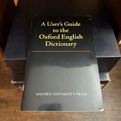 WOOD PODIUM WITH A LARGE OXFORD ENGLISH DICTIONARY