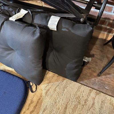 THROW PILLOWS AND SEAT CUSHIONS