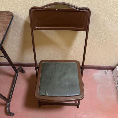 4 FOOT FOLDING TABLE AND 3 FOLDING CHAIRS