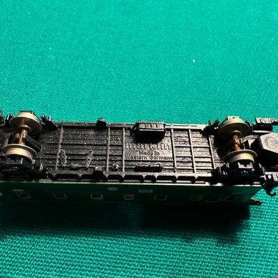 MARKLIN MINI ENGINE AND TRAIN CARS
