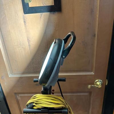 LED SPOTLIGHT WITH EXTENSION CORD AND STAND