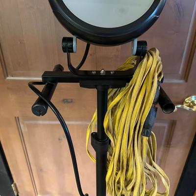 LED SPOTLIGHT WITH EXTENSION CORD AND STAND