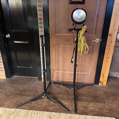 LED SPOTLIGHT WITH EXTENSION CORD AND STAND