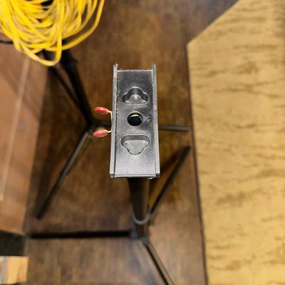LED SPOTLIGHT WITH EXTENSION CORD AND STAND