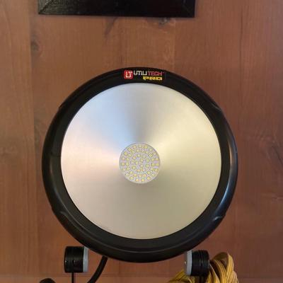 LED SPOTLIGHT WITH EXTENSION CORD AND STAND