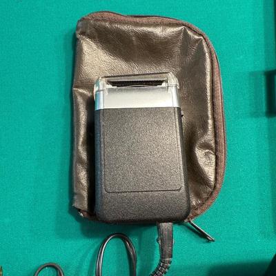 WAHL HAIR CLIPPERS AND 2 ELECTRIC SHAVERS
