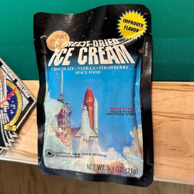 SPACE SHUTTLE ATLANTIS STS-135 FINAL MISSION NASA COLLECTOR PATCH & FREEZE DRIED ICE CREAM SPACE FOOD