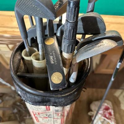 SET OF GOLF CLUBS, BUDWEISER BAG, GOLF BALLS AND DOLLY
