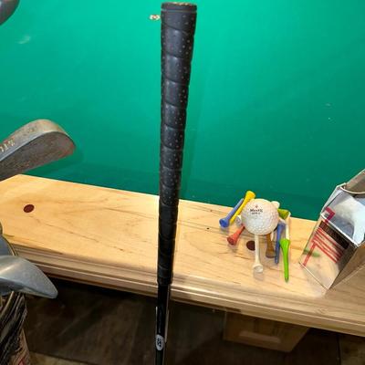 SET OF GOLF CLUBS, BUDWEISER BAG, GOLF BALLS AND DOLLY