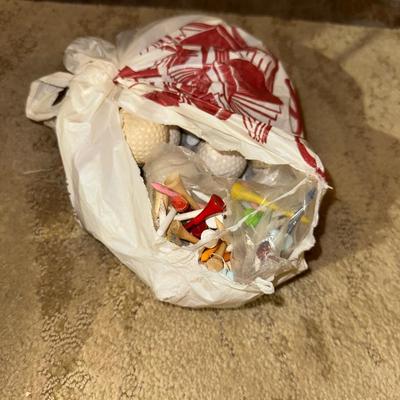 SET OF GOLF CLUBS, BUDWEISER BAG, GOLF BALLS AND DOLLY