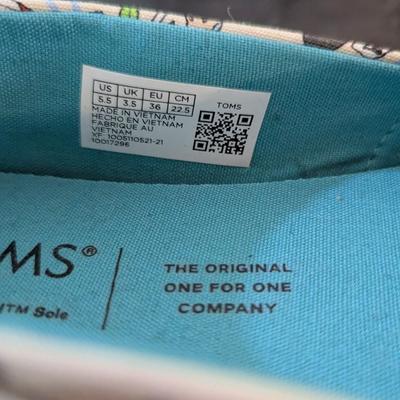 Toms Slip-On Shoes Size 5..5 (SPB)