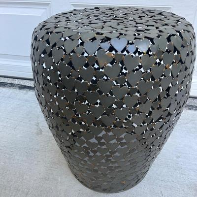 Metal Heart Motif Outdoor Side Table/Plant Stand (G-MG)