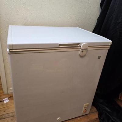 Wonderful working GE® 5.0 Cu. Ft. Manual Defrost Chest Freezer - Nice Clean unit! Just in time for hunting season!