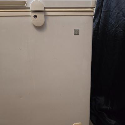 Wonderful working GE® 5.0 Cu. Ft. Manual Defrost Chest Freezer - Nice Clean unit! Just in time for hunting season!