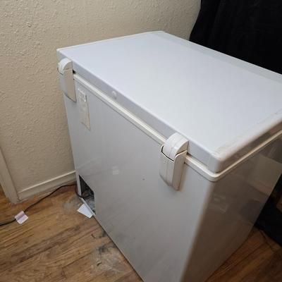 Wonderful working GE® 5.0 Cu. Ft. Manual Defrost Chest Freezer - Nice Clean unit! Just in time for hunting season!