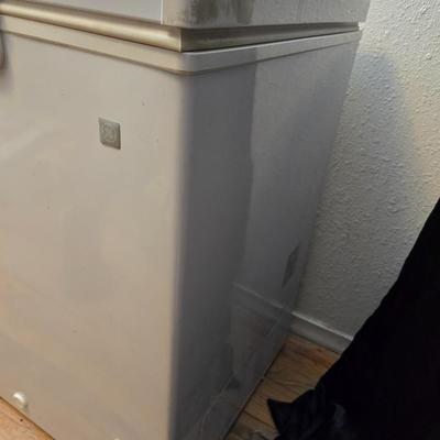Wonderful working GE® 5.0 Cu. Ft. Manual Defrost Chest Freezer - Nice Clean unit! Just in time for hunting season!