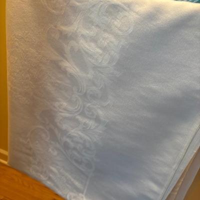 Tablecloths & runner