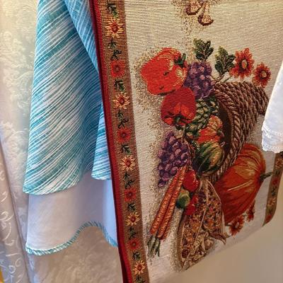 Tablecloths & runner