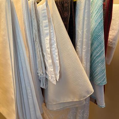 Tablecloths & runner