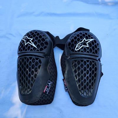 Alpinestars Motocross Boots Sizes 7,8 & 8.5 Plus Bionic Plus Knee Protectors (G-JS)