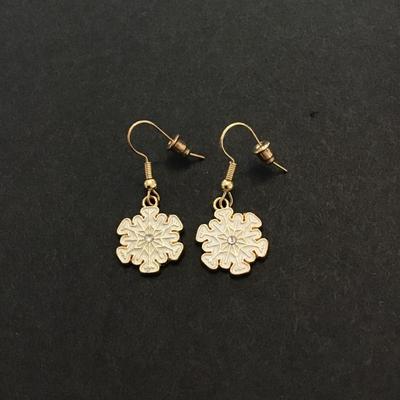 Cute Snowflake dangle earrings