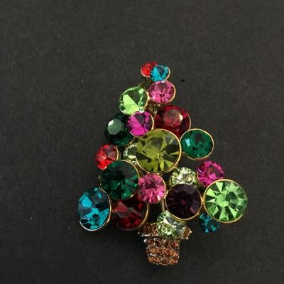 Beautiful, multicolored rhinestone Christmas tree brooch, very beautiful, multicolored, crystal rhinestones