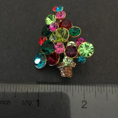 Beautiful, multicolored rhinestone Christmas tree brooch, very beautiful, multicolored, crystal rhinestones