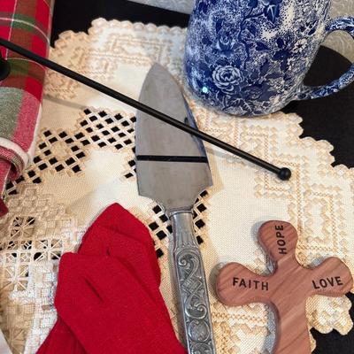 Hardanger, napkin rings from Stabo, placemats, Norwegian trivet