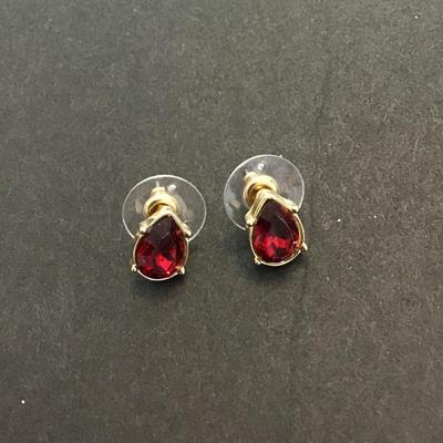 Cute red Rhinestone stud earrings