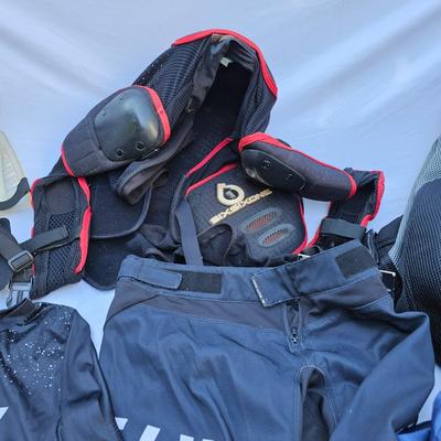Xelement NWT Women’s Size S Motorcycle Jacket & More Protective Gear (G-JS)