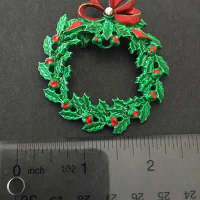 Vintage Christmas, red and green enamel wreath brooch