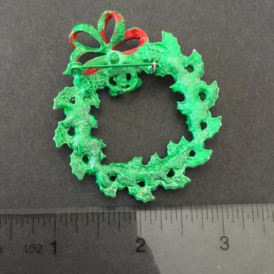 Vintage Christmas, red and green enamel wreath brooch