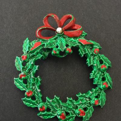 Vintage Christmas, red and green enamel wreath brooch