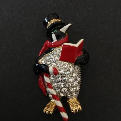 Beautiful, crystal holiday, penguin brooch/pin