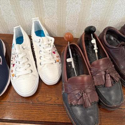 Ladies shoes (7.5), men’s shoes (8.5)