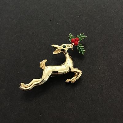 Berry’s Reindeer brooch pin