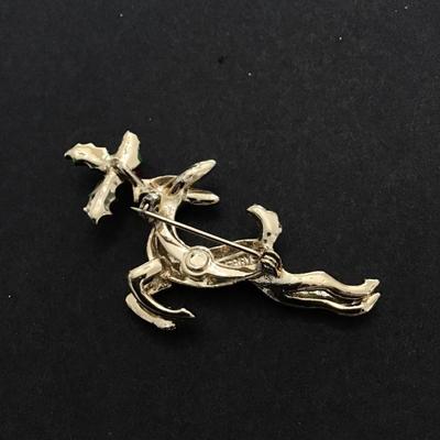 Berry’s Reindeer brooch pin