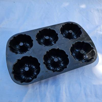 Lodge Cast Iron Cookware & More (G-JS)