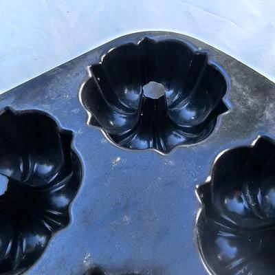 Lodge Cast Iron Cookware & More (G-JS)