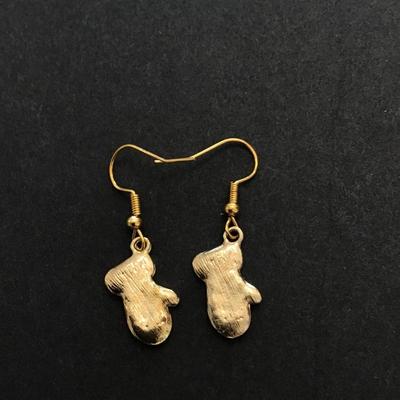 Cute mitten dangle earrings