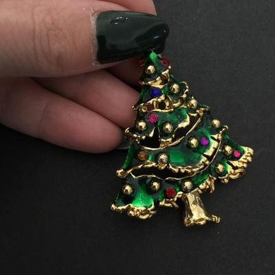 Beautiful enamel multicolored crystal rhinestone Christmas tree brooch very nice very beautiful