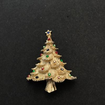 Christmas tree brooch by Jerry’s