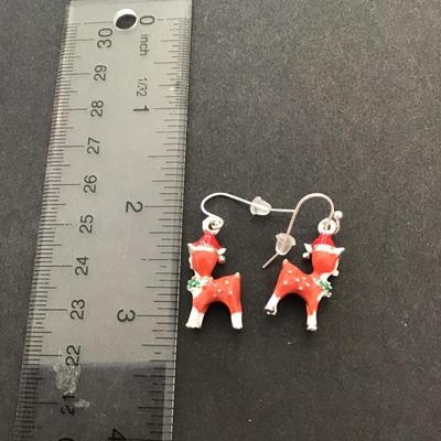 Reindeer dangle earrings