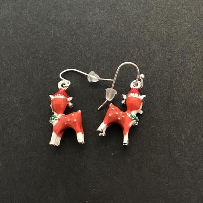 Reindeer dangle earrings