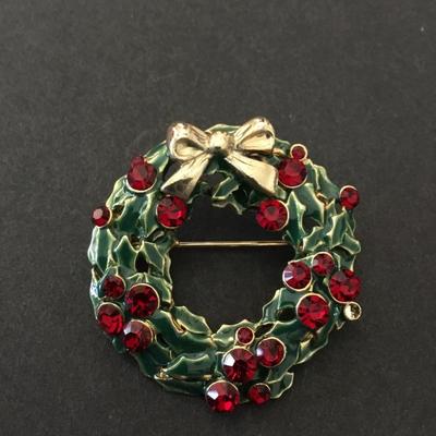 Liz Claiborne Christmas wreath brooch