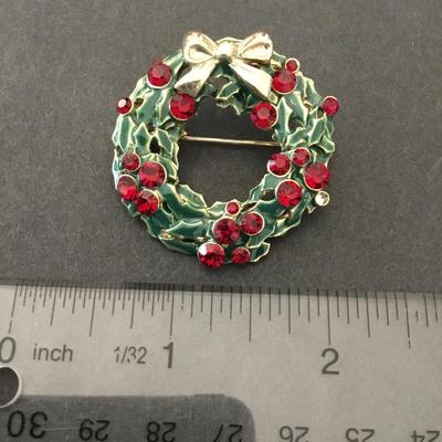 Liz Claiborne Christmas wreath brooch