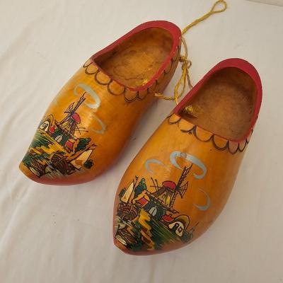 Eclectic European Decor - Dutch Clogs, Edinburgh Art & More (G-JS)